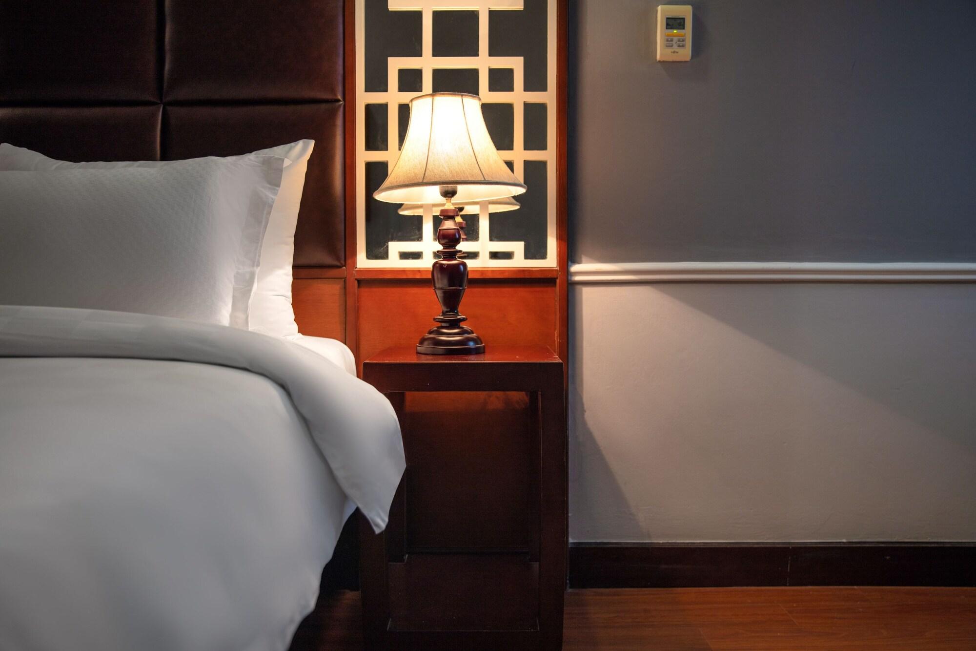 Classy Holiday Hotel & Spa Hanoi Bagian luar foto