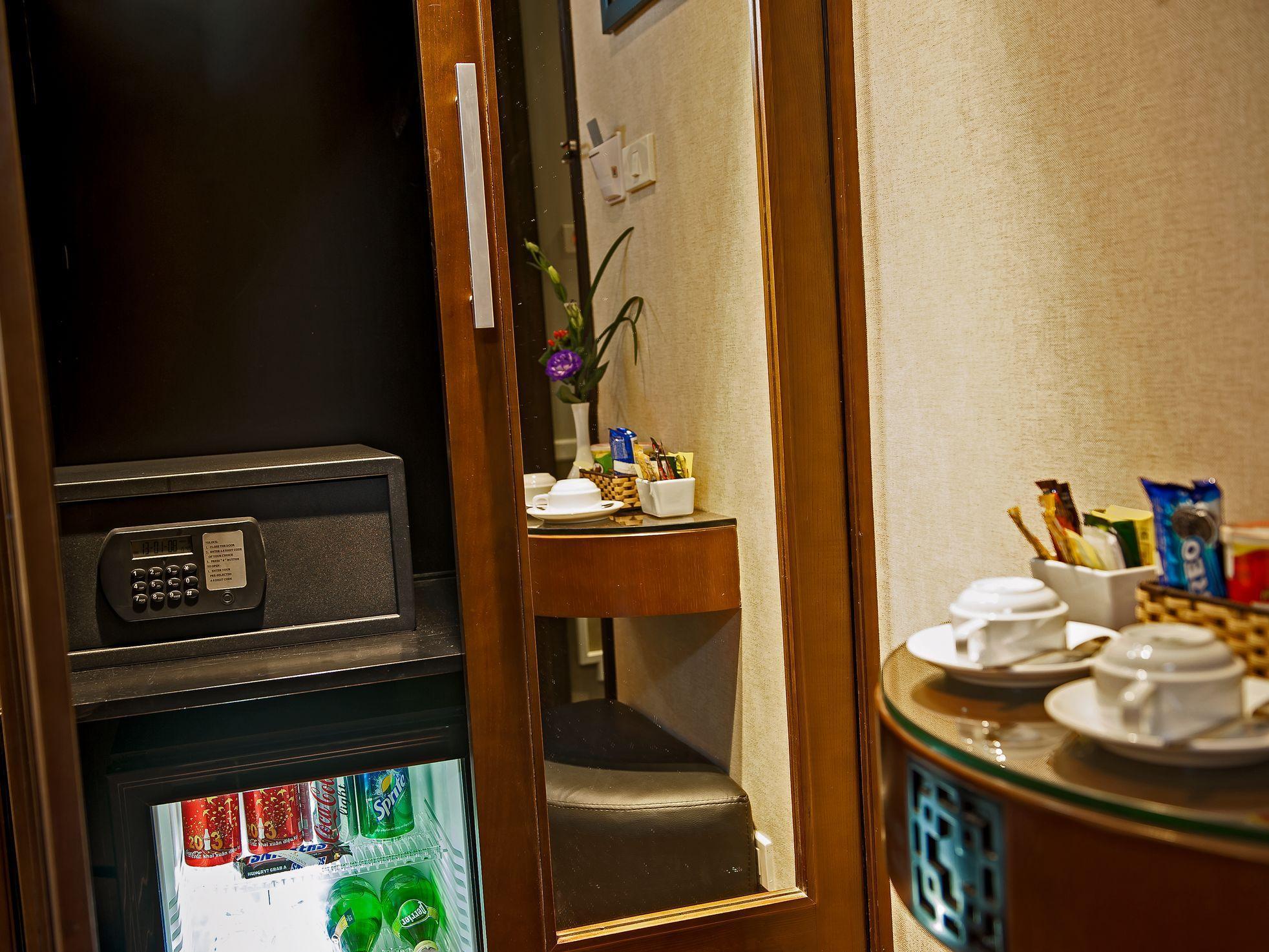 Classy Holiday Hotel & Spa Hanoi Bagian luar foto