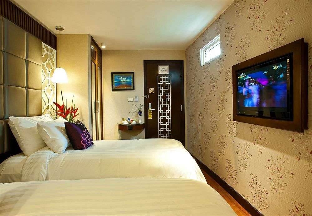 Classy Holiday Hotel & Spa Hanoi Bagian luar foto