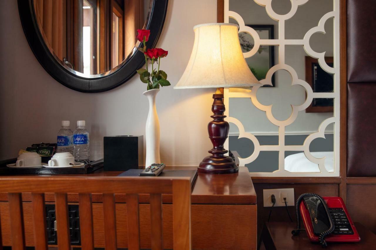 Classy Holiday Hotel & Spa Hanoi Bagian luar foto